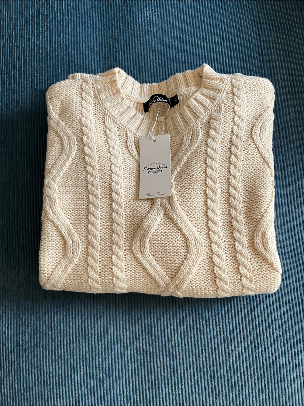 Woman’s Cable Knit Sweater in Cream M
